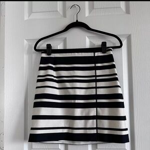 NEW White House Black Market Stripped Black/White Skirt Size 4